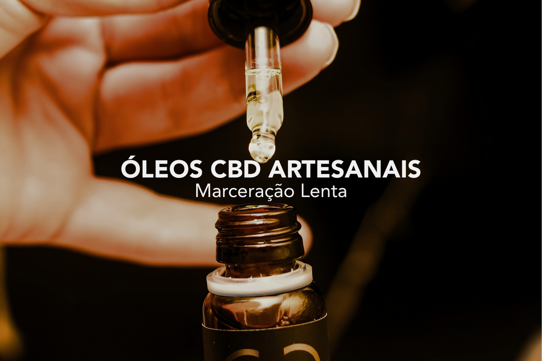 Mão de uma mulher a segurar um cota gotas de um olda cannalabis no fundo. Titulo do artigo: óleos de CBD artesanais, extração por maceração lenta