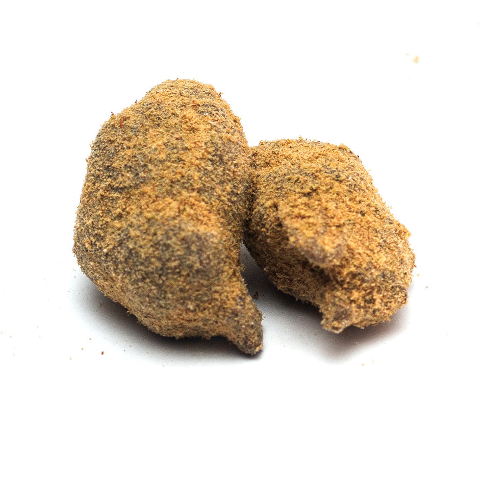 Moon Rock CBD com textura compacta e sólida, superfície cristalizada e aparência brilhante e resinosa