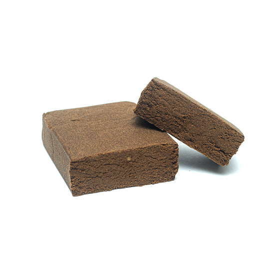 Resina de CBD Marroquina com textura densa e maleável, cor castanho-âmbar e aparência homogénea